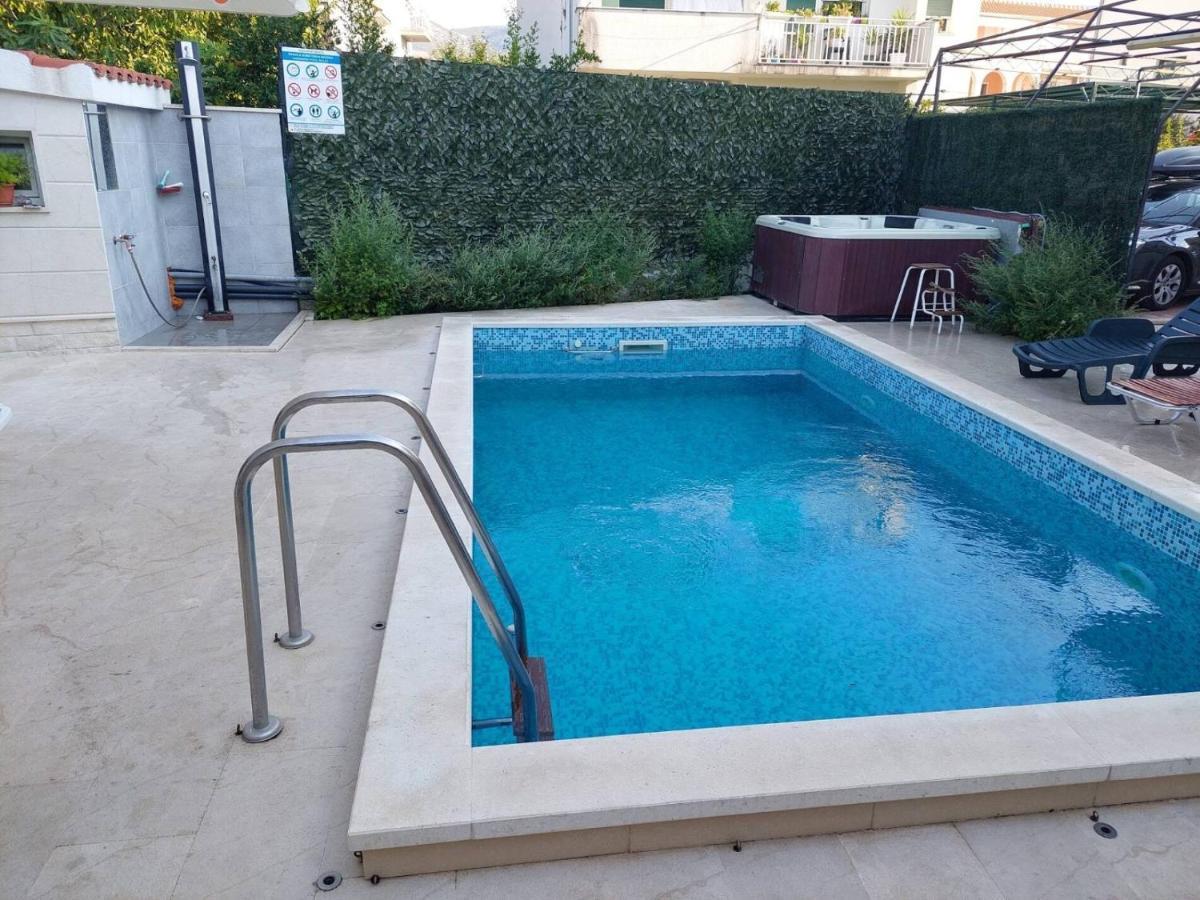 Apartments Nova Kaštela Стая снимка